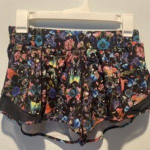 Lululemon hotty hot shorts 2.5”